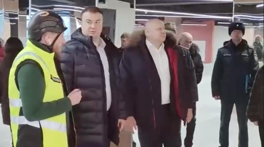 Ремонтируемый омский СКК имени Блинова посетили судебные приставы