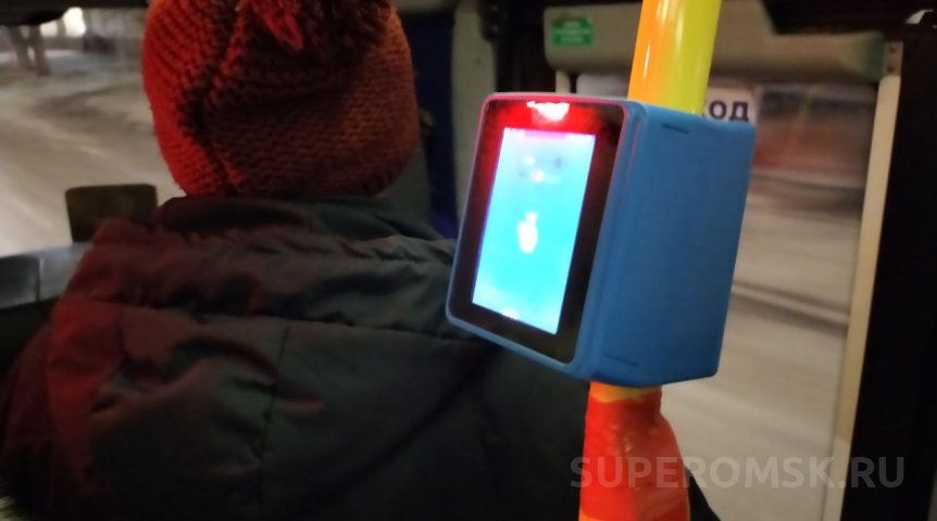 Омские льготники смогут ездить в транспорте по QR-коду