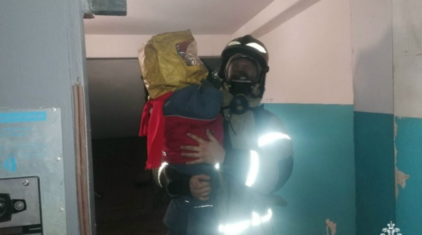 Утром на Энергетиков в Омске вспыхнул жуткий пожар