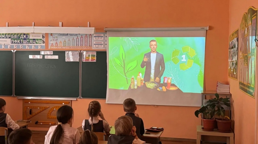 Регоператор продолжает серию экоуроков в школах Омской области