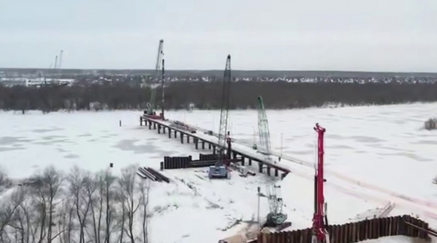 Губернатор Омской области показал кадры строительства моста через Иртыш