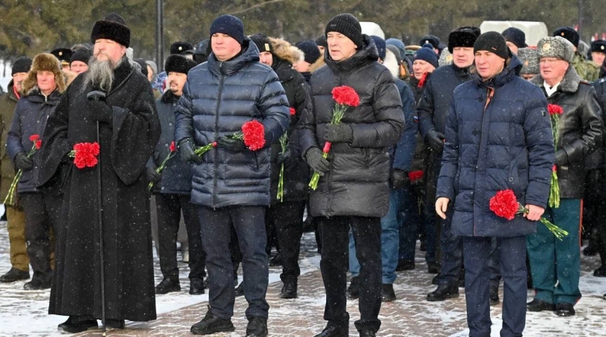 Омский губернатор Хоценко принял участие в торжествах ко Дню защитника Отечества