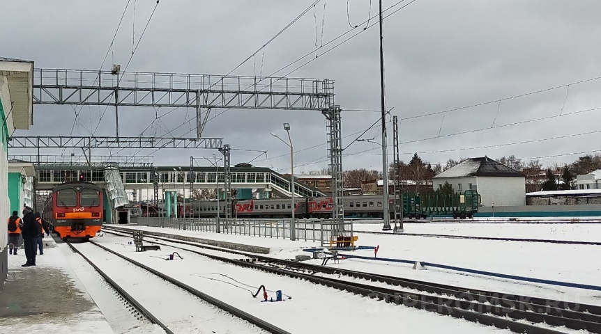 В шедшем из Омска товарняке обнаружили течь опасного груза