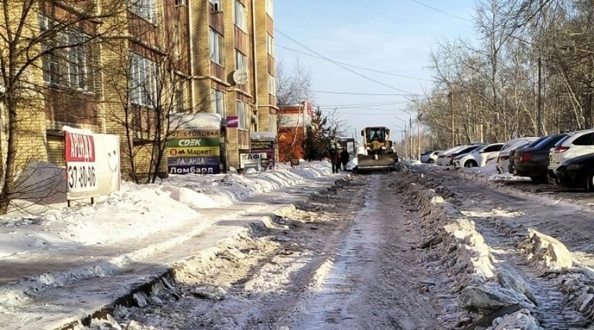 В Омском районе продолжаются работы по зимнему содержанию дорог