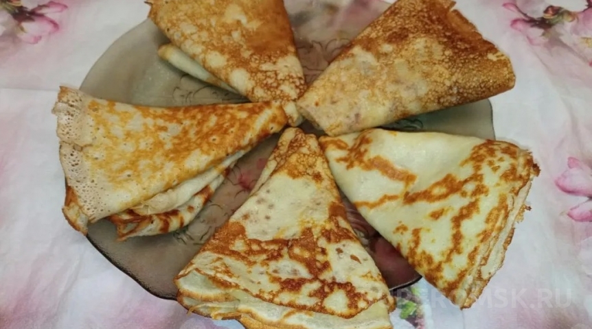 Блины по классическому рецепту обойдутся омичам в 2,5 рубля за штуку