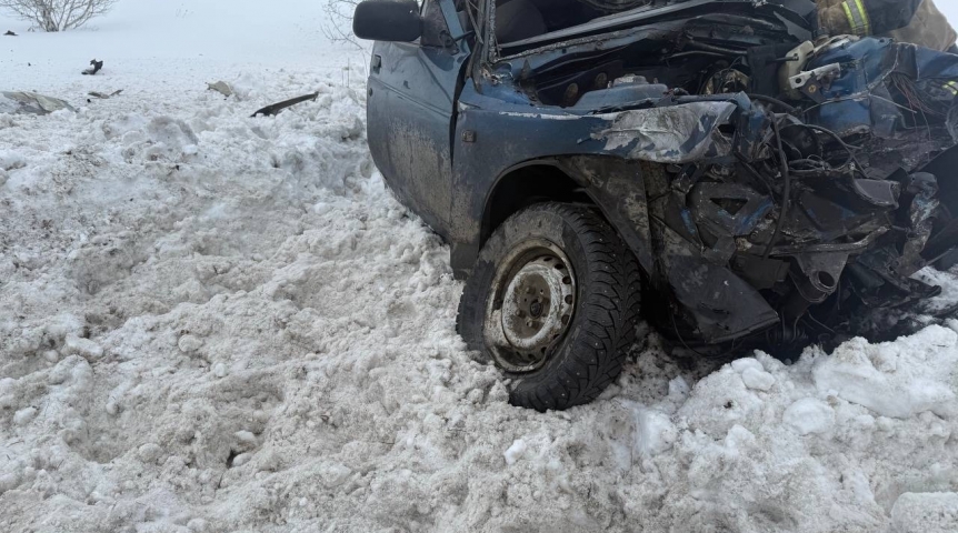 Под Омском в лобовом ДТП с фурой погиб водитель ВАЗа