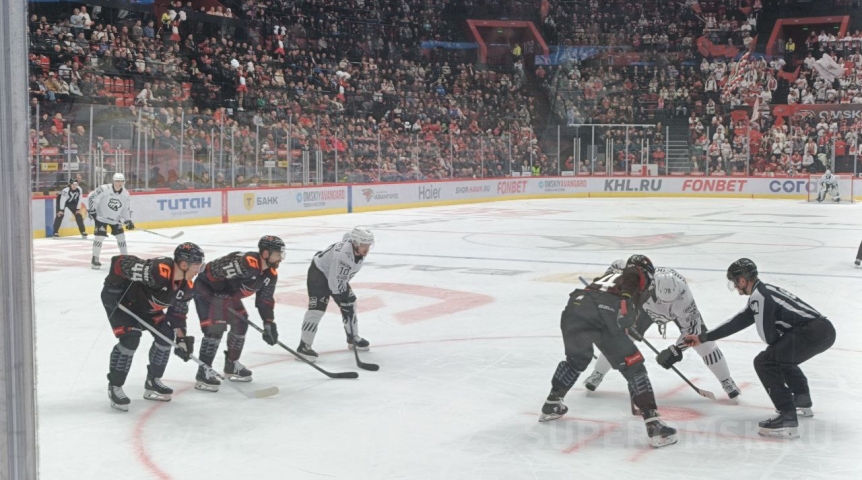 «Авангард» разгромил челябинский «Трактор» в Омске