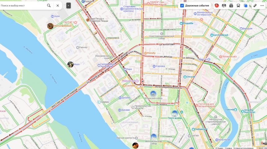 В Омске метромост и центральные улицы встали в жуткие пробки после ДТП