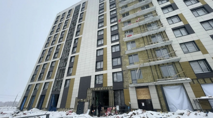 Разбившийся насмерть казахстанец работал на омской стройке первый день