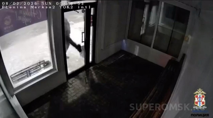 Омич признался, зачем разбил теплую остановку на Ленина