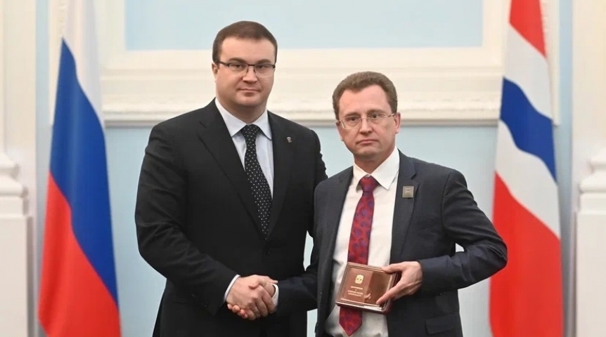 Первый замминистра здравоохранения Омской области стал заслуженным работником региона