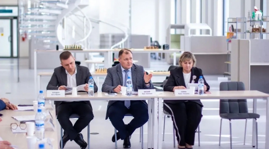 В Заксобрании Омской области одобрили идею соцподдержки сирот-участников СВО