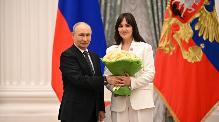 Президент Путин в Москве наградил выпускницу омской Шебалинки