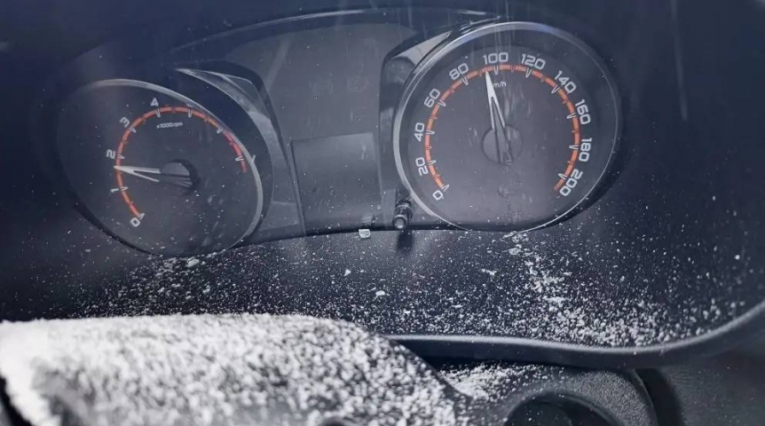 Появились кадры с места жуткого смертельного ДТП на омской трассе