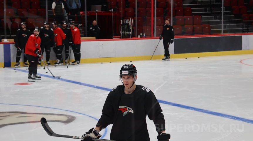 Омский «Авангард» продлил защитника с отрицательным показателем полезности