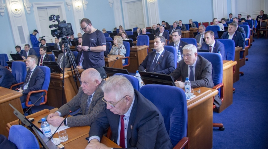 Депутаты областного парламента поддержали расширение мер поддержки для участников СВО