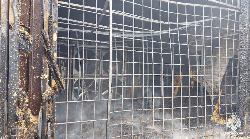 Под Омском случился масштабный пожар на складе с электрооборудованием