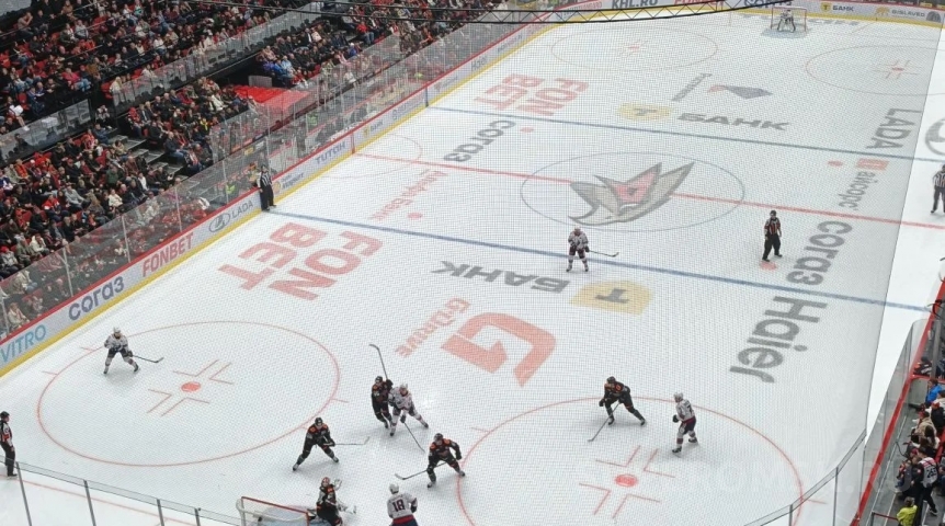 Омский «Авангард» обыграл «Нефтехимик» в непростом третьем матче серии