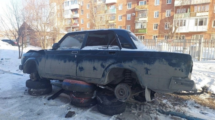 В Омске с апреля начнут увозить машины за долгую парковку