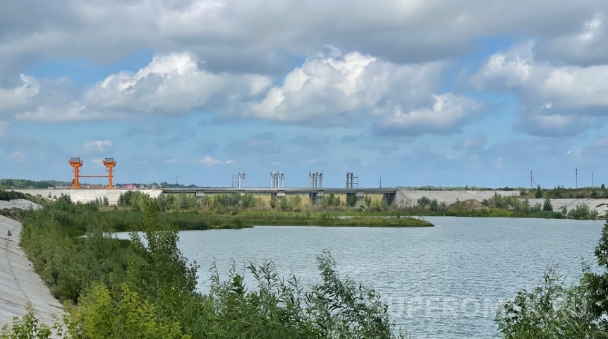 Подрядчику омского Красногорского гидроузла вменили невыплату зарплаты