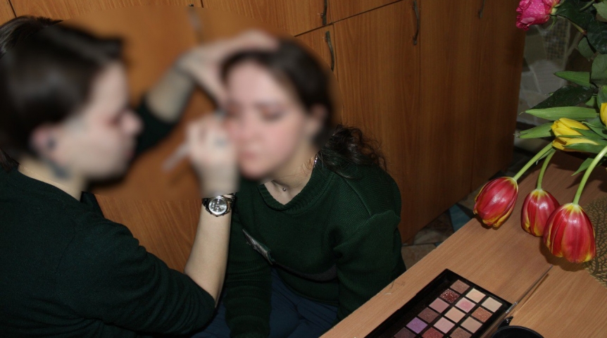 Среди осужденных омичек провели конкурс на лучший макияж