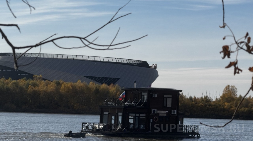 В Омске продают плавающий дом с отоплением и баней