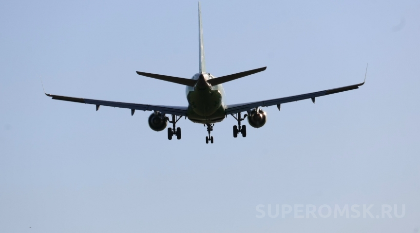 На Омск задержали 4 рейса