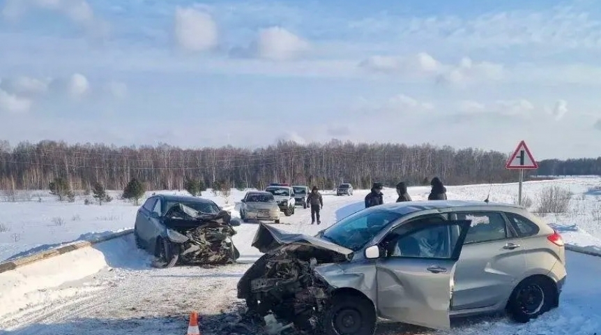 Пять человек пострадали в жутком ДТП в Омской области