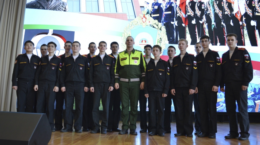 Омские кадеты встретились с инспектором ВАИ