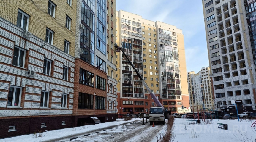 Омичку по суду заставили убрать кондиционер с фасада