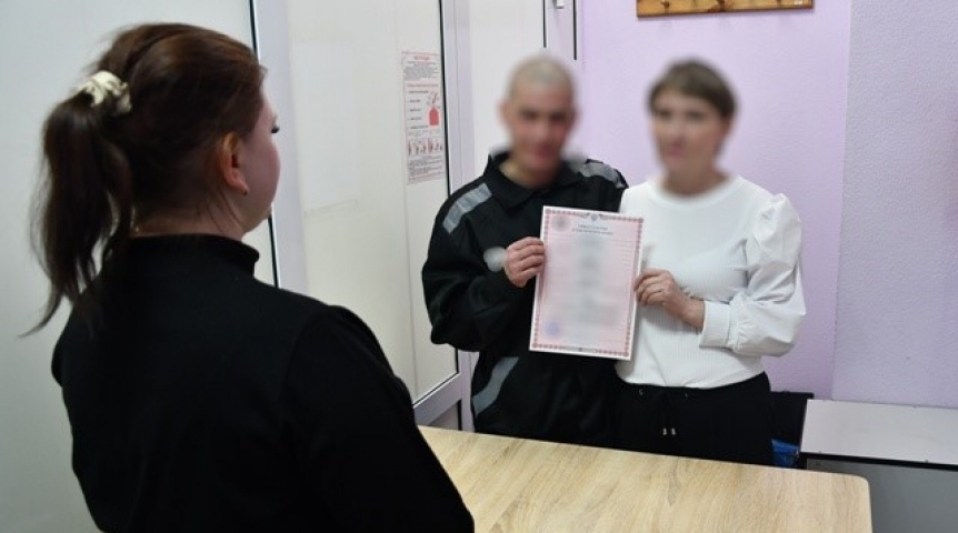 Проверили чувство временем: в омской колонии сыграли свадьбу
