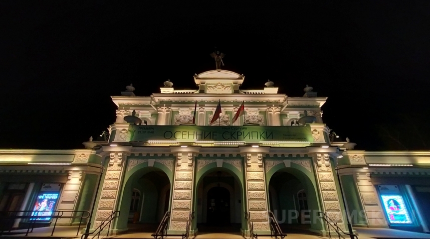 Борьба за капремонт кровли омского драмтеатра приняла неожиданный оборот