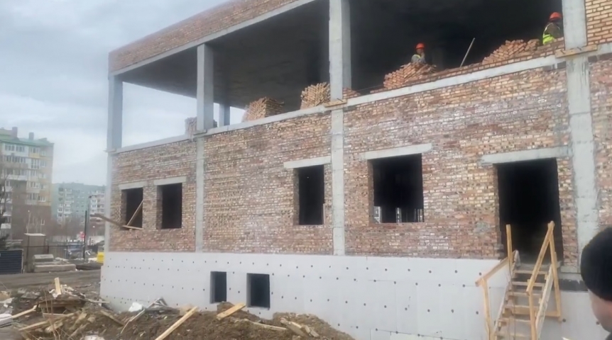 Прокурор Омска проверил ход строительства нового медучреждения