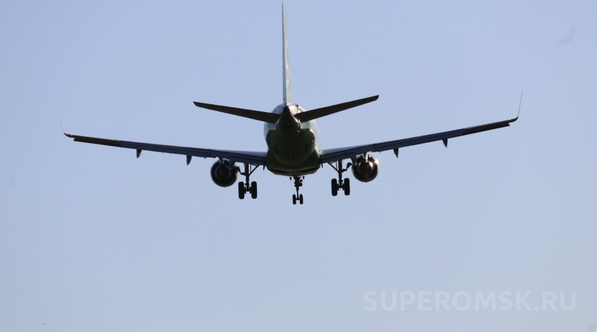 Самолет из Новосибирска развернули на подлете к Омску из-за бурана