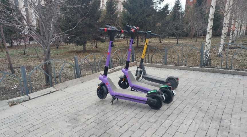 В Октябрьском округе Омска будет только два места для парковки самокатов