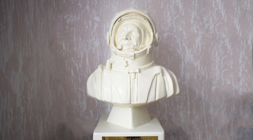 В омской ИК-7 создали бюст Юрия Гагарина