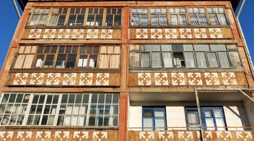 Бесхозным домам в Омске определили управляющие компании