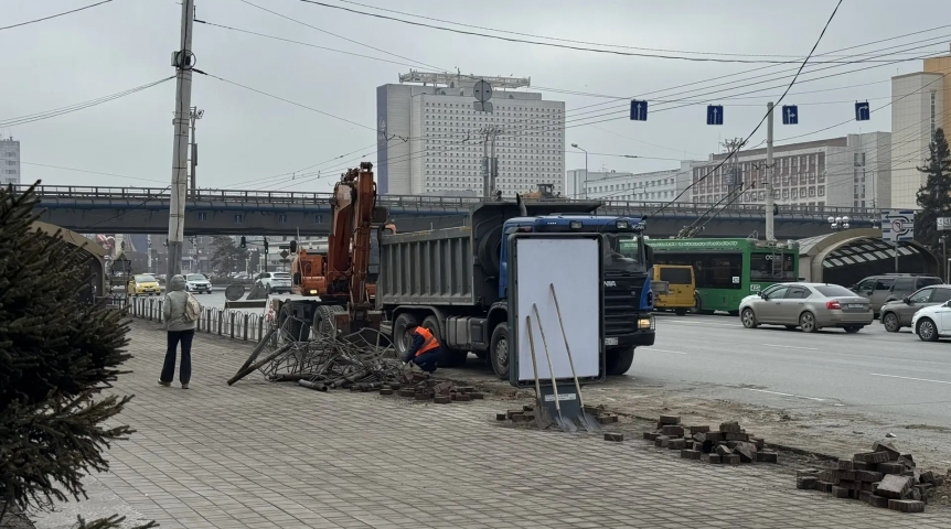 На Красном Пути в центре Омска начались дорожные работы