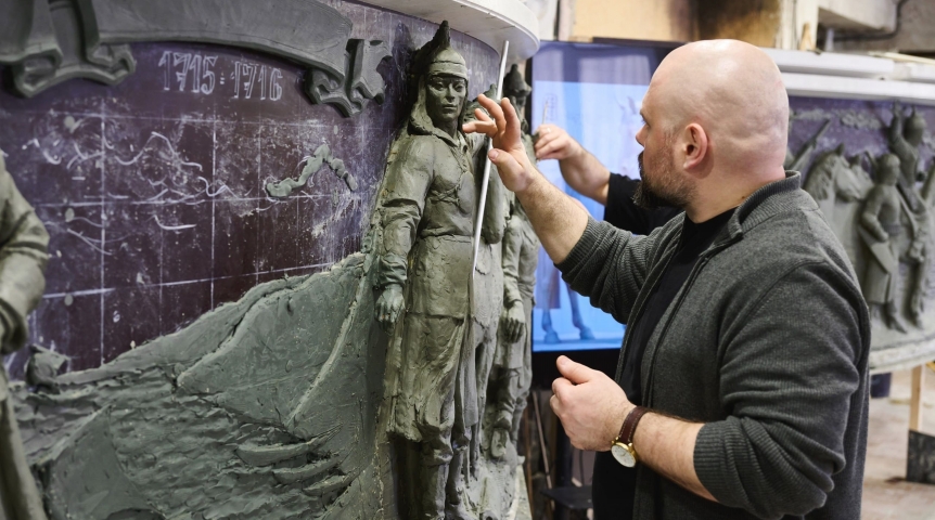 Власти показали барельеф омского обновленного шара «Держава»