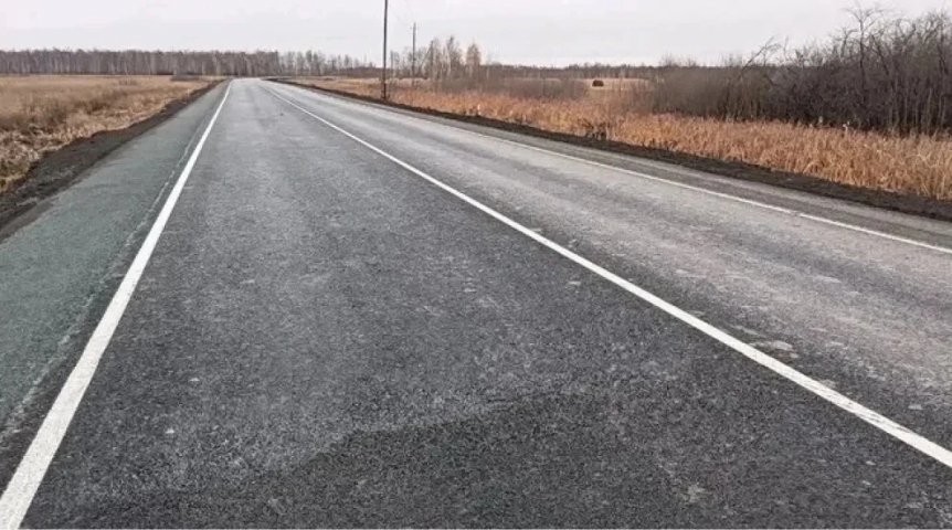 Омский губернатор Хоценко сообщил о продолжении ремонта дороги в Тюкалинском районе