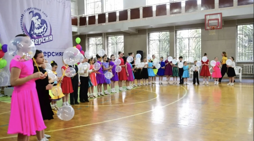 Юрий Козловский поддержал спортивные и танцевальные соревнования