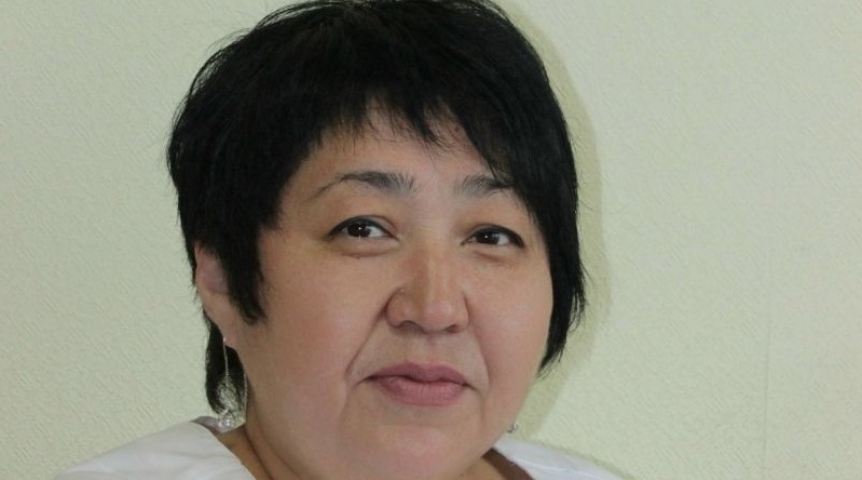 КМХЦ поздравил старшую сестру неврологии с юбилеем