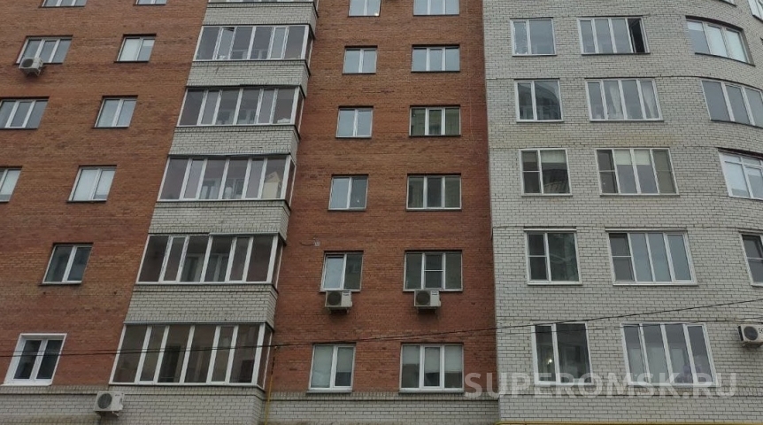 В Омской области почти половина выпавших из окон детей погибли