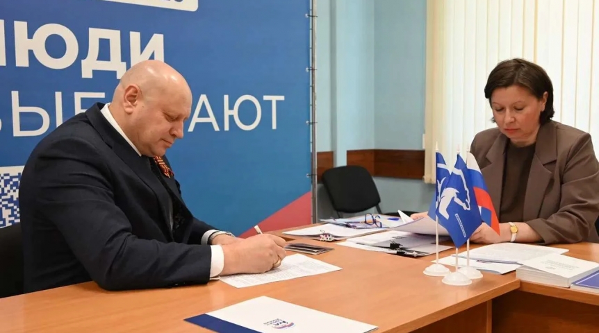 Мэр Омска Шелест подал документы на предварительное голосование в Госдуму