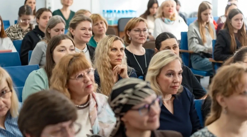 В Омске прошла практическая конференция по поддержке семей с особыми детьми