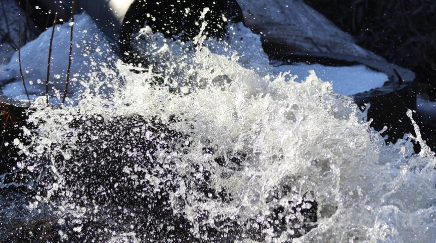 Большая вода заходит на новые территории в Омской области