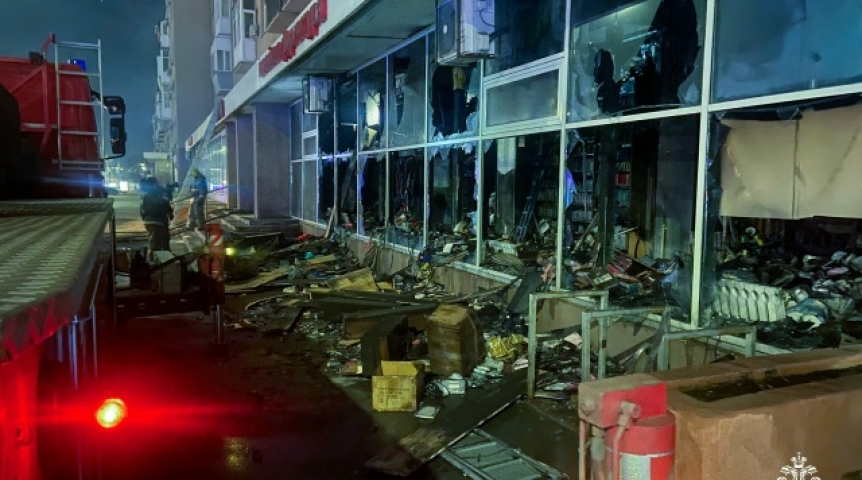 В Омске ночью сгорел известный магазин «Ткани»