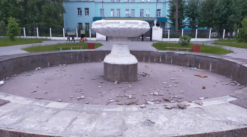 В Омске пенсионер нашел у фонтана немецкий пистолет