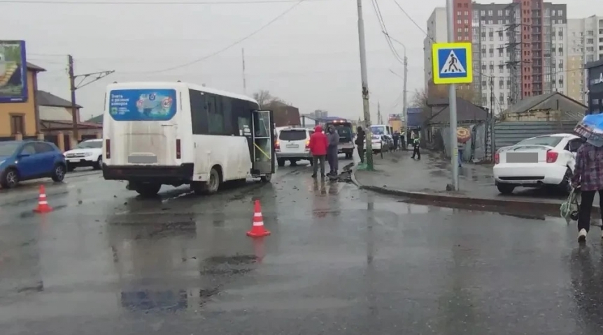 Стало известно о пострадавших в ДТП с пассажирским автобусом в Омске