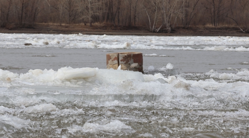 По Иртышу в Омске пошла новая волна ледохода